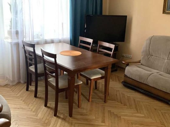 Продам 4-кімнатну квартиру в Солом'янському районі