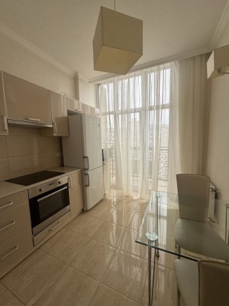 Уютная светлая однушка в ЖК 5 Жемчужина Таирова - фото 1