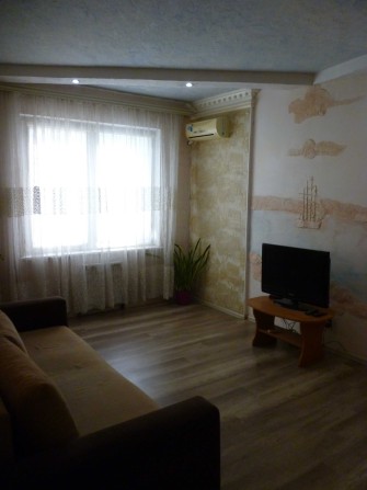 Сдам 1к.кв. // ЖМ "Радужный"  проспект Небесной сотни - фото 1