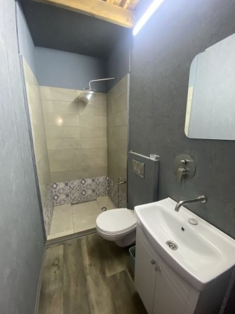 Оренда однокімнатної квартири на землі в центрі міста - фото 1