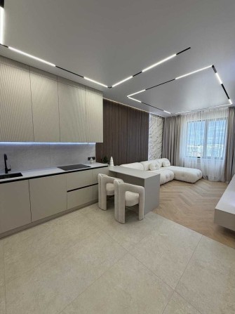 Квартира с ремонтом в ЖК Лимнос. 6 ст. Фонтана. 1K13 - фото 1