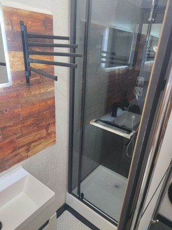 1-к з новим ремонтом біля ЖД | заходь і живи / здавай - фото 1