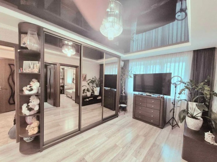 Продам доглянуту, гарну, 3-и к/к на Героїв Рятувальників (Волкова). - фото 1