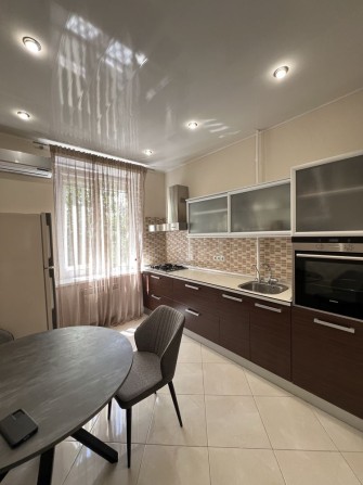 Продается 2- х комн. полнометражная квартира Центр города - фото 1