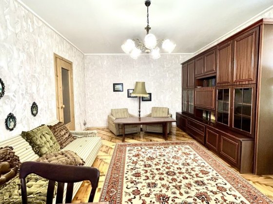 Продам трикімнатну на Перемозі Запорожье