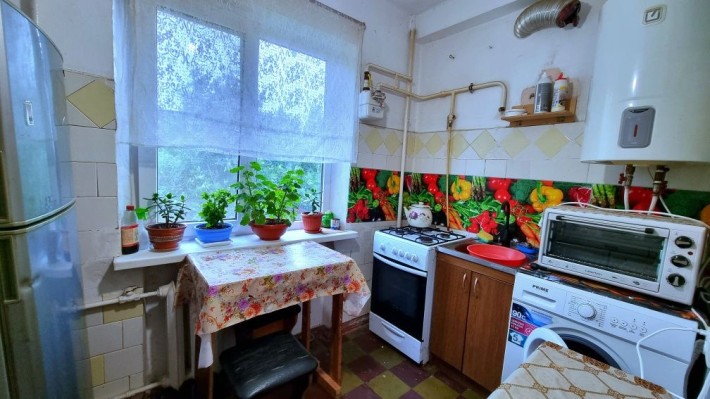 Продам 1к.кв в Центре, ул. Победы, р- н магазина " Олимпия" - фото 1