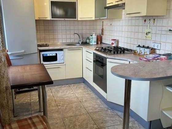 Продается 2-х комн. квартира студия на Бородинском в отличном месте Запорожье