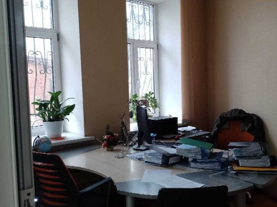 Продам 2 к.кв. с офісним ремонтом в Центрі, м. Пл. Конституції Харьков