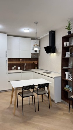 Новострой ЖК Сказка продам двухстороннюю квартиру с ремонтом мебелью.L - фото 1