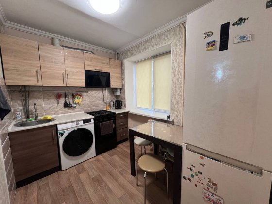 Продаж 2к квартири Цоколь Ремонт Малий Ринок Запорожье