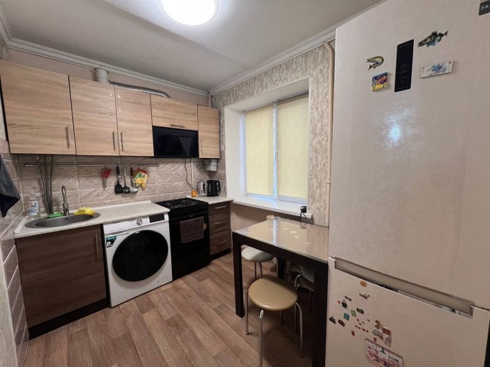 Продаж 2к квартири Цоколь Ремонт Малий Ринок - фото 1