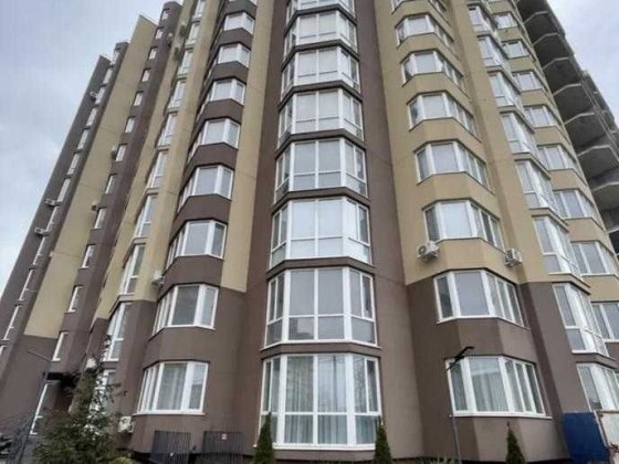 Квартира  з великою кухнею в новому зданому будинку!