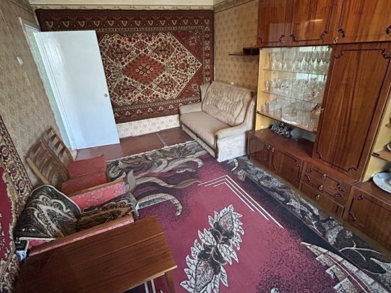 1 Кімнатна 35м2 На 6 поверсі Жилий стан вул. Жмеринка  18 Київ