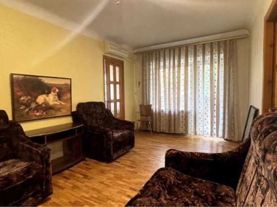 Солом'янка, Тополева вул., 5