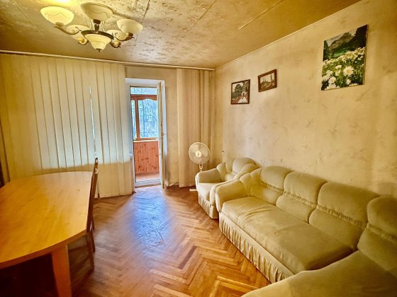 Продаж великої 4 кімнатної квартири