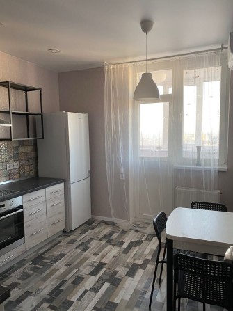 Продам 2 кімнатну квартиру метро васильківська з ремонтом - фото 1