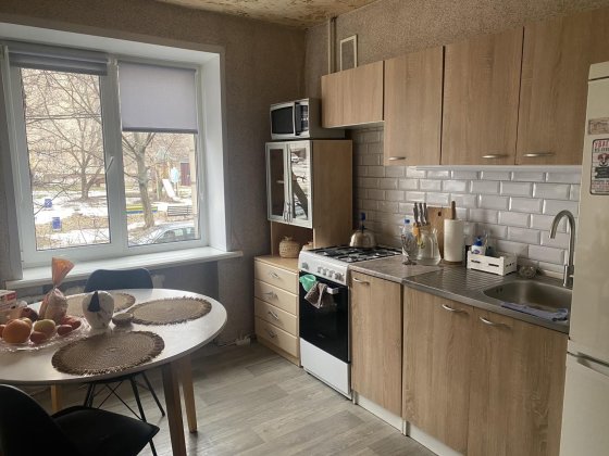 Продаж 4 кімн квартири, 1/9 цегла, тепла, суха, нові вікна і лоджия