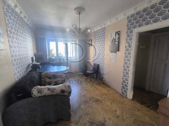 Продаж 2 кімн. квартири за адресою Смілянська 1 Севастопольска площа Киев