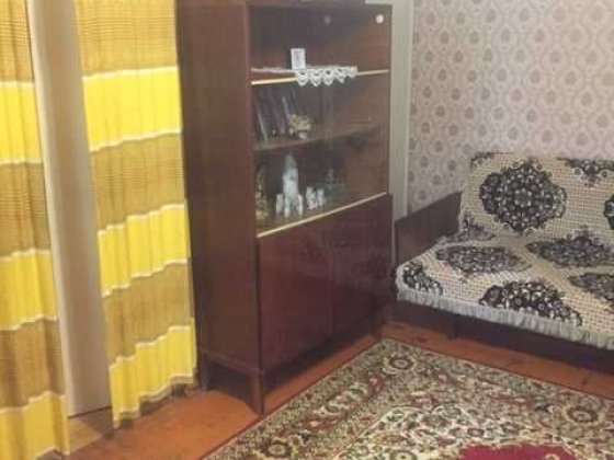 Продаю власну 2-х кімнатну  квартиру по вулиці Нижньодніпровській Запорожье