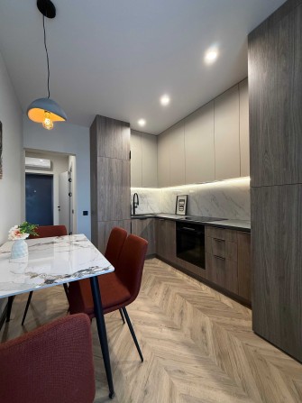 Продам квартиру в новобудові з ремонтом - фото 1