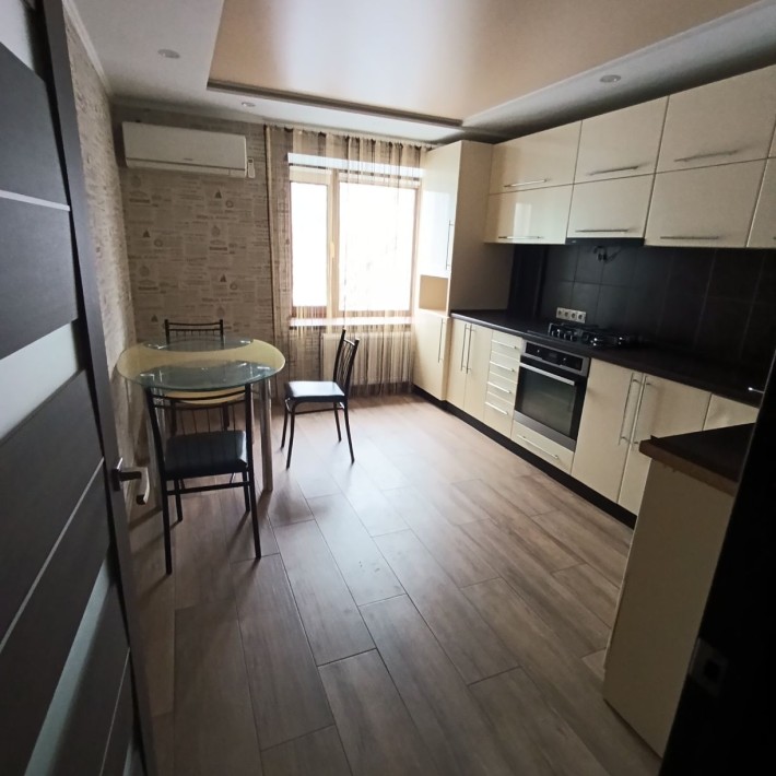 Продаю 3 ком.кв, раздельные комнаты, Проспект Героев Украинв - фото 1