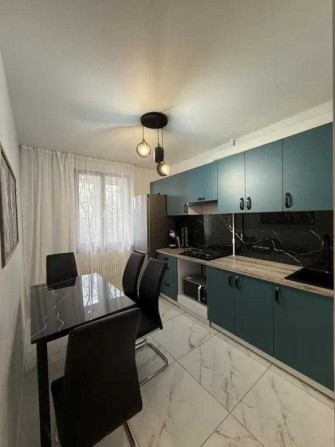 Продам 2 к кв с капитальным ремонтом,  УЛУЧШЕНКА 55 м2 - фото 1