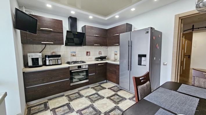 ЗАТИШНА 2кім.кв в ДОГЛЯНУТОМУ ЖК Нова МИТНИЦЯ з ДИЗАЙНЕРСЬКИМ ремонтом - фото 1