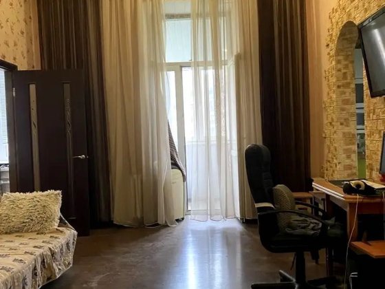 Дмитрівська, 19-а,продається квартира в центрі Києва . Киев