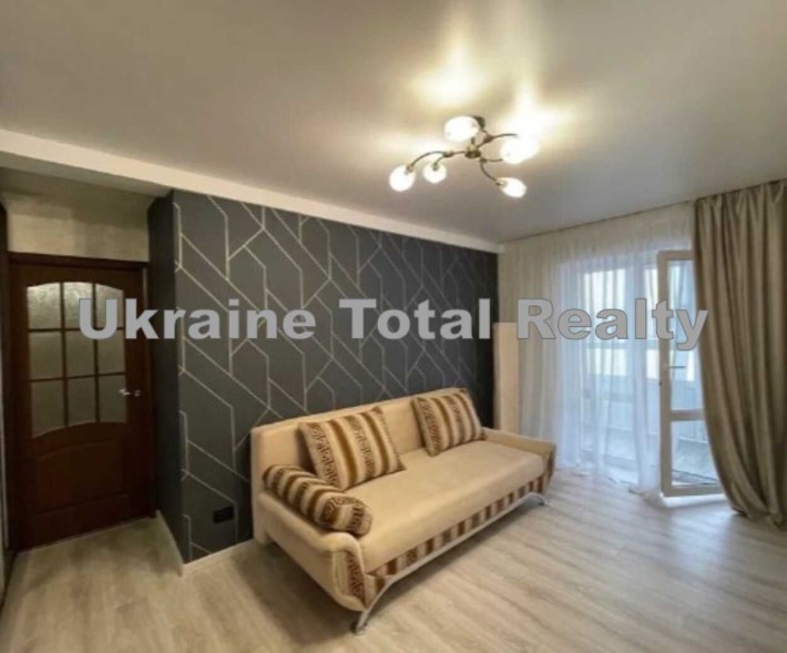 БОРЩАГІВКА! Чудова 3 кімнатна квартира з ремонтом! Вулиця Зодчих 36 - фото 1