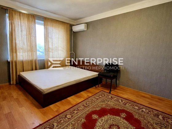 Продаж 2к квартири біля метро Нивки пр. Берестейський, 88/2