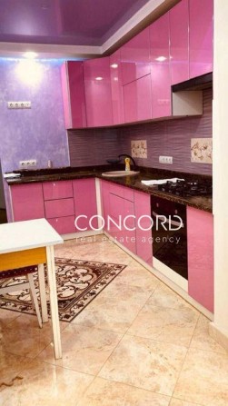 Продам двокімнатну квартиру. Симиренка вул., 25-А - фото 1