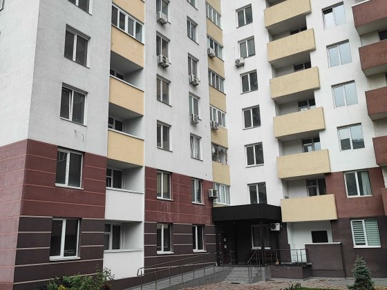 продаж до 1 квітня далі ремонт 1 к.кв. Ш-кий квартал І секція Київ