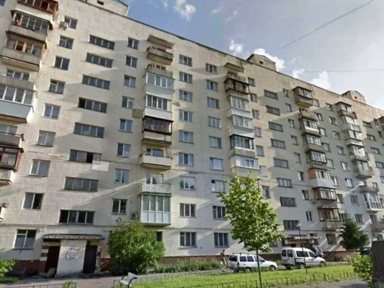 Продається 2 к квартира Салютна 4 а цегляний будинок м. Нивки Парк Київ