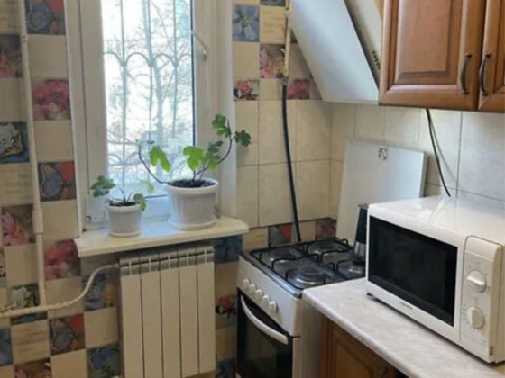 Площа космонавтів, вулиця Волинська 8 Киев