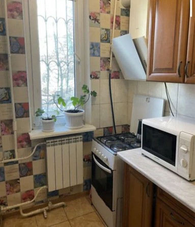 Площа космонавтів, вулиця Волинська 8 - фото 1