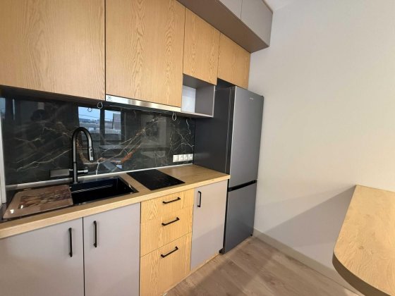 Продам 1-кімнатну квартиру Вчительська 16 Киев