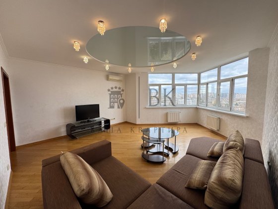 БЕЗ %. Трикімнатна квартира біля метро Вокзальна Киев