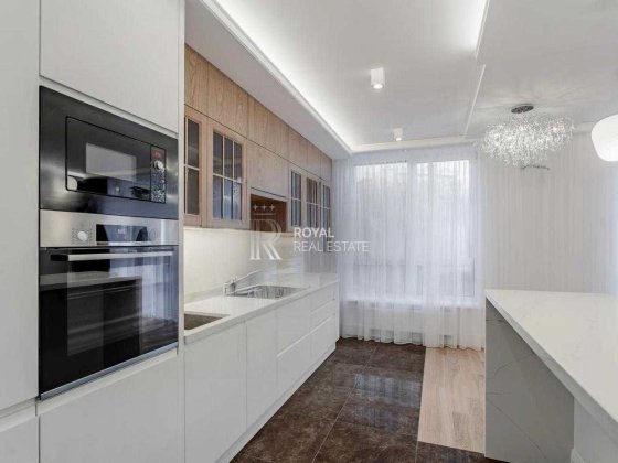 Продаж Квартира 2кім. 85м2 ЖК "Podil Plaza  Residence" Метро Паркінг Київ