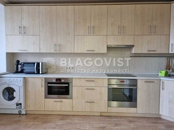 Продаж 3-х кімнатної квартири Освіти 3а Киев