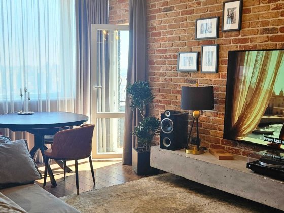 Квартира, яку потрібно побачити Тераса з панорамою лісу, камін. Київ