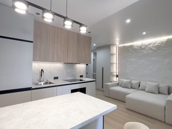 Світла дизайнерська квартира ремонтом Варшавський Плюс