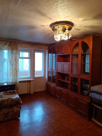 Продам 2 к. квартиру в  районе аэропорта, по ул. Пилотов 5 - фото 1