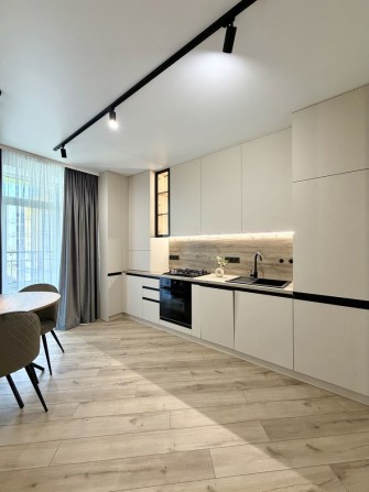 1 кім квартира з балконом. Сучасний та якісний ремонт. ЖК Арт місто - фото 1