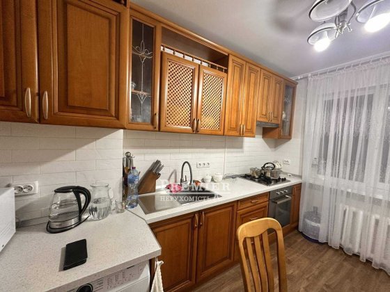 Продам трикімнатну квартиру на Бочарова Одесса