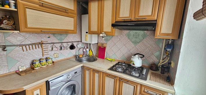 Продається 3-кімнатна квартира у мкр "Заводський" - фото 1