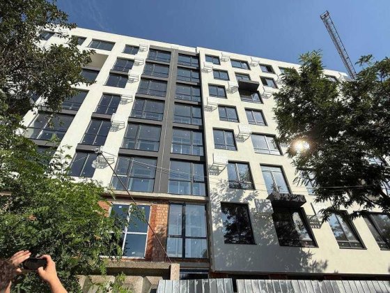 БЕЗ КОМІСІЇ, Бузковий 2, 2кім. квартира 75 м.кв. Навроцького - Зелена Львів