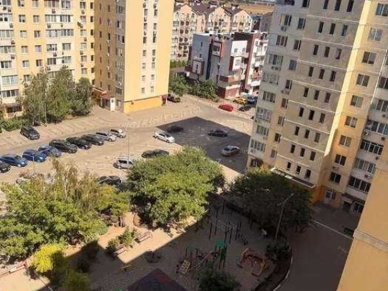 В продажу квартира з початим Ремонтом на вул.Бочарова- новий будинок Одеса