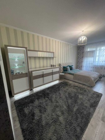 У продажу простора двокімнатна квартира в новобудові на Таїрова - фото 1