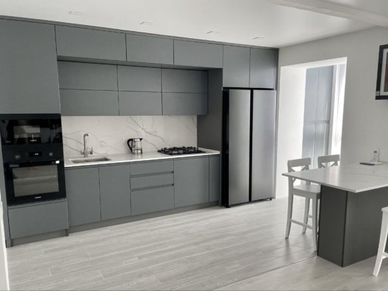 Продаж 3 кімнатної квартири з свіжим євроремонтом, меблями в Центрі Николаев