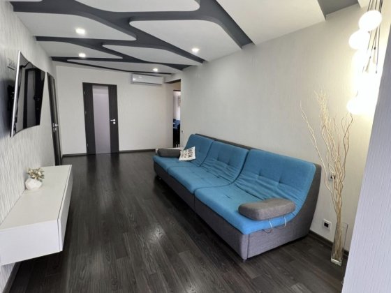 Продається світла сімейна 3-кімнатна квартира в Індустріальному районі Харьков